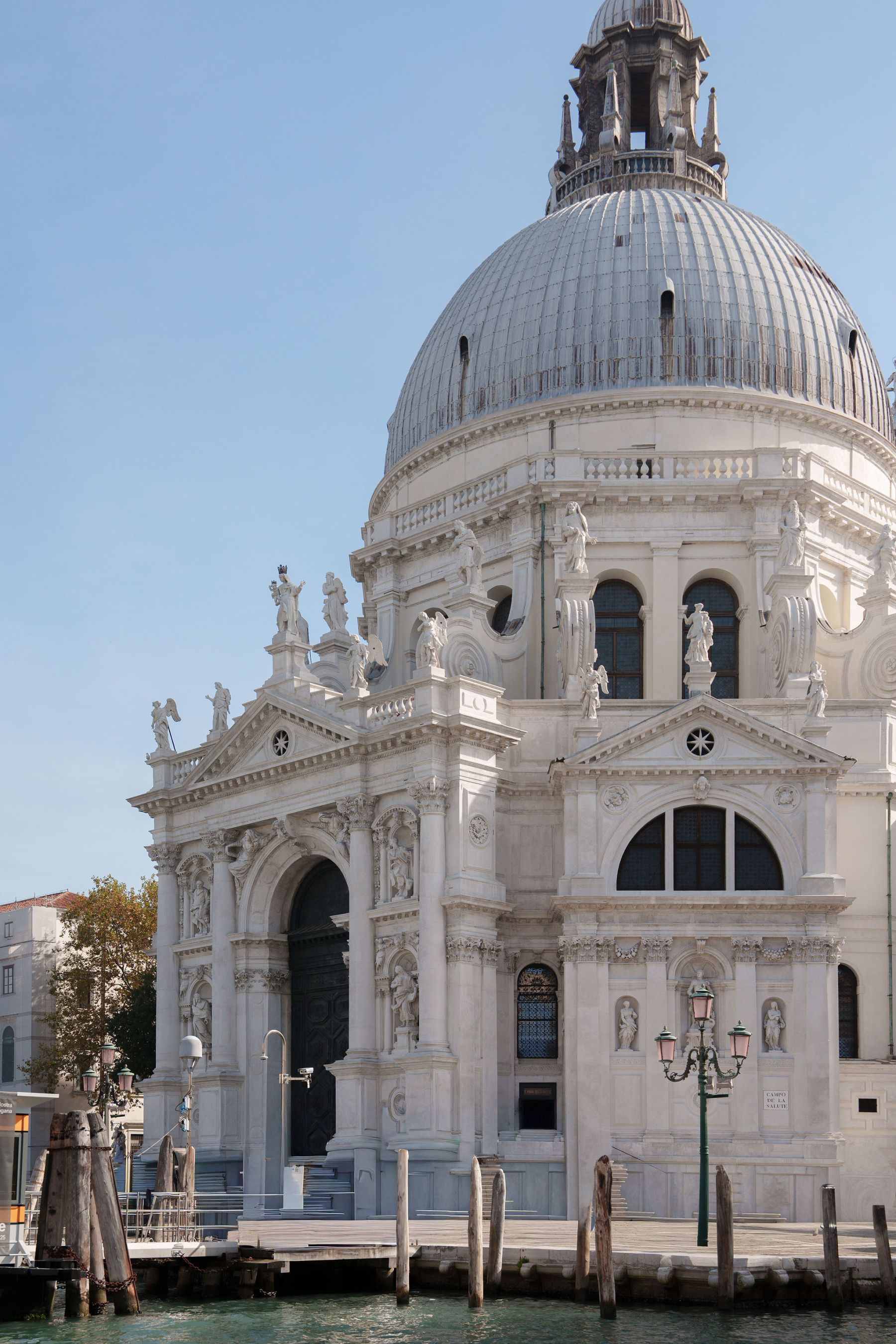 A Modern Venetian Ball: Claire &amp; Arthur's Wedding at Palazzo Pisani Moretta photo