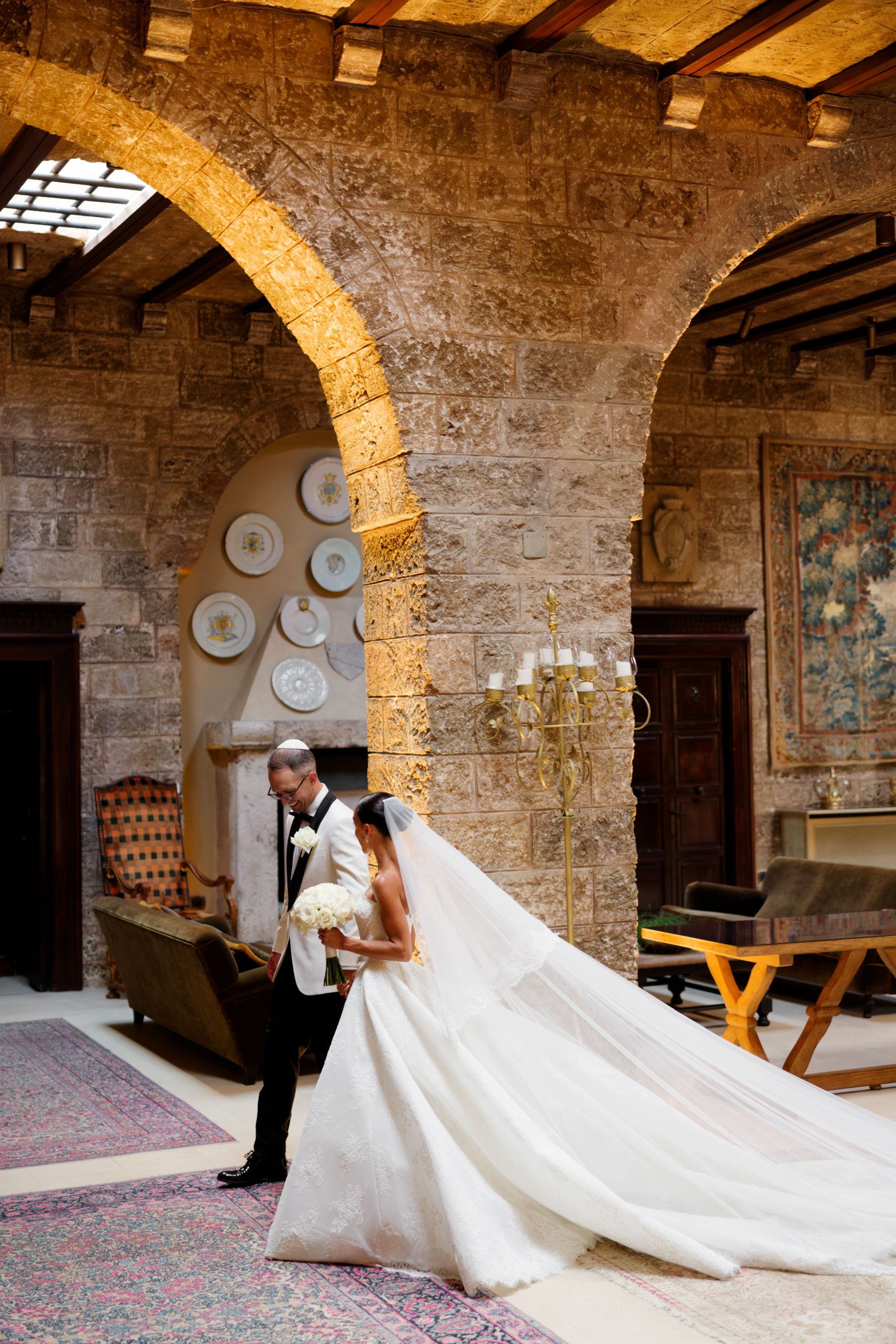 Timeless Elegance and a Surprise Opera Singer: Hana &amp; Benjamin's Wedding in Puglia photo