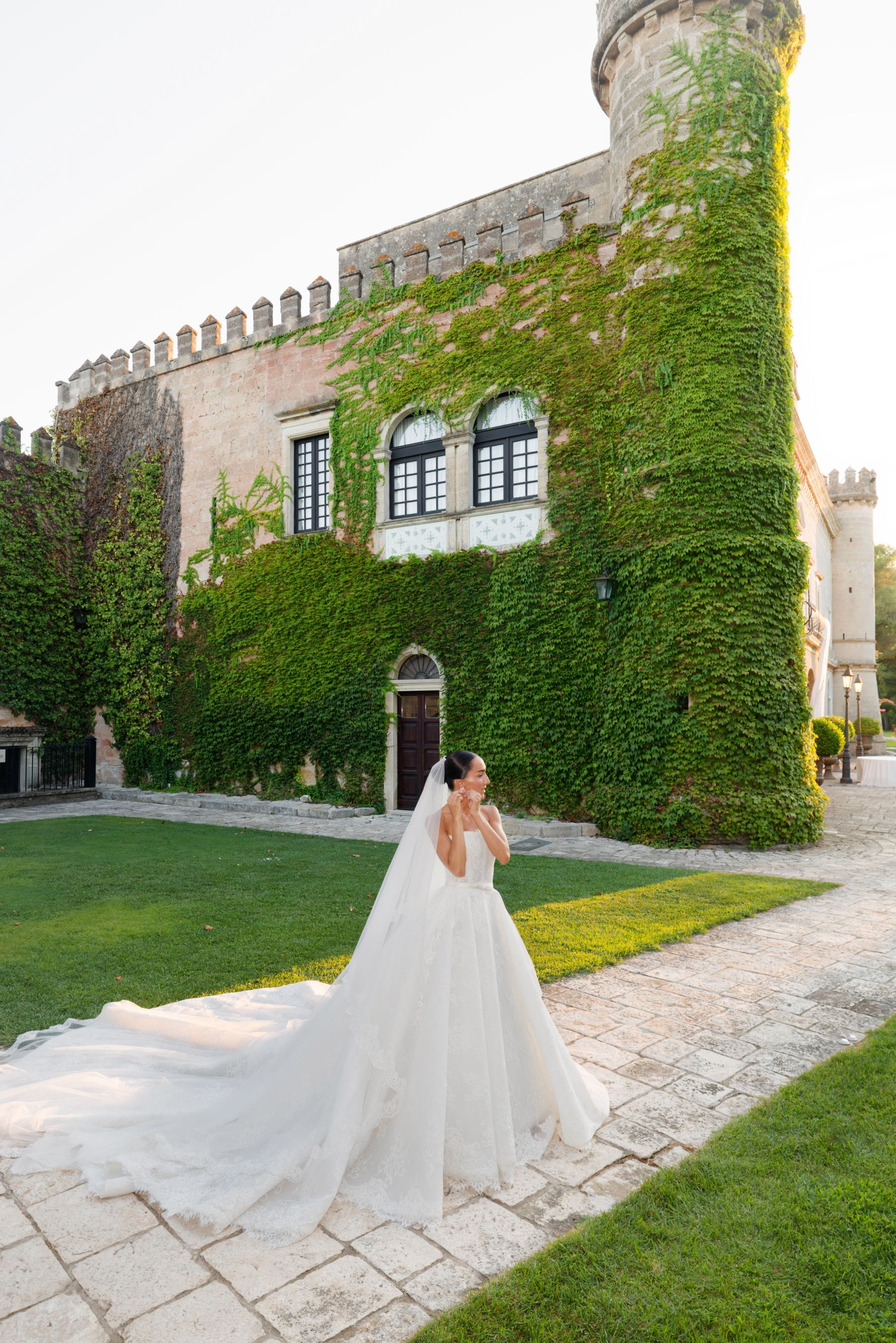 Timeless Elegance and a Surprise Opera Singer: Hana &amp; Benjamin's Wedding in Puglia photo