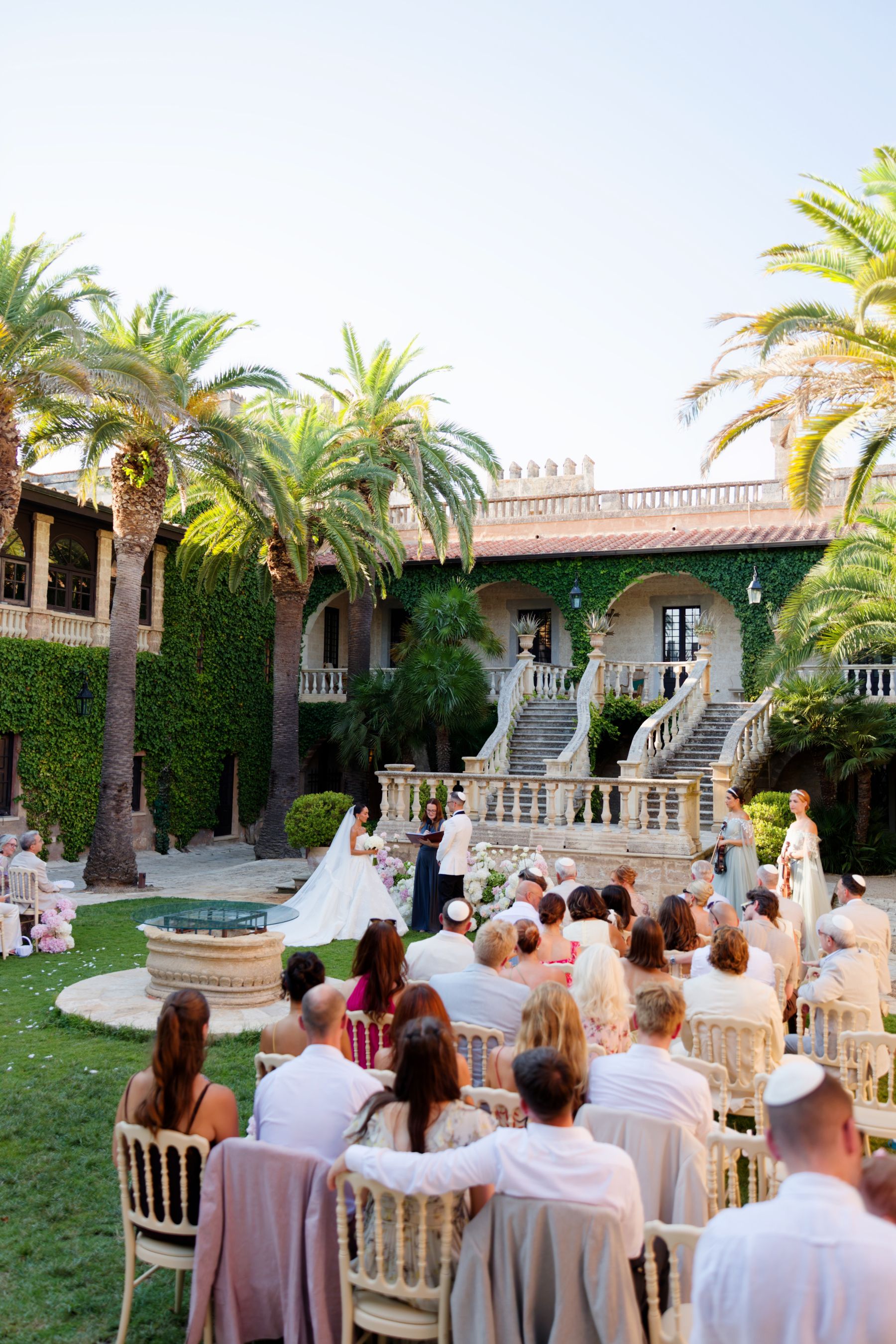 Timeless Elegance and a Surprise Opera Singer: Hana &amp; Benjamin's Wedding in Puglia photo