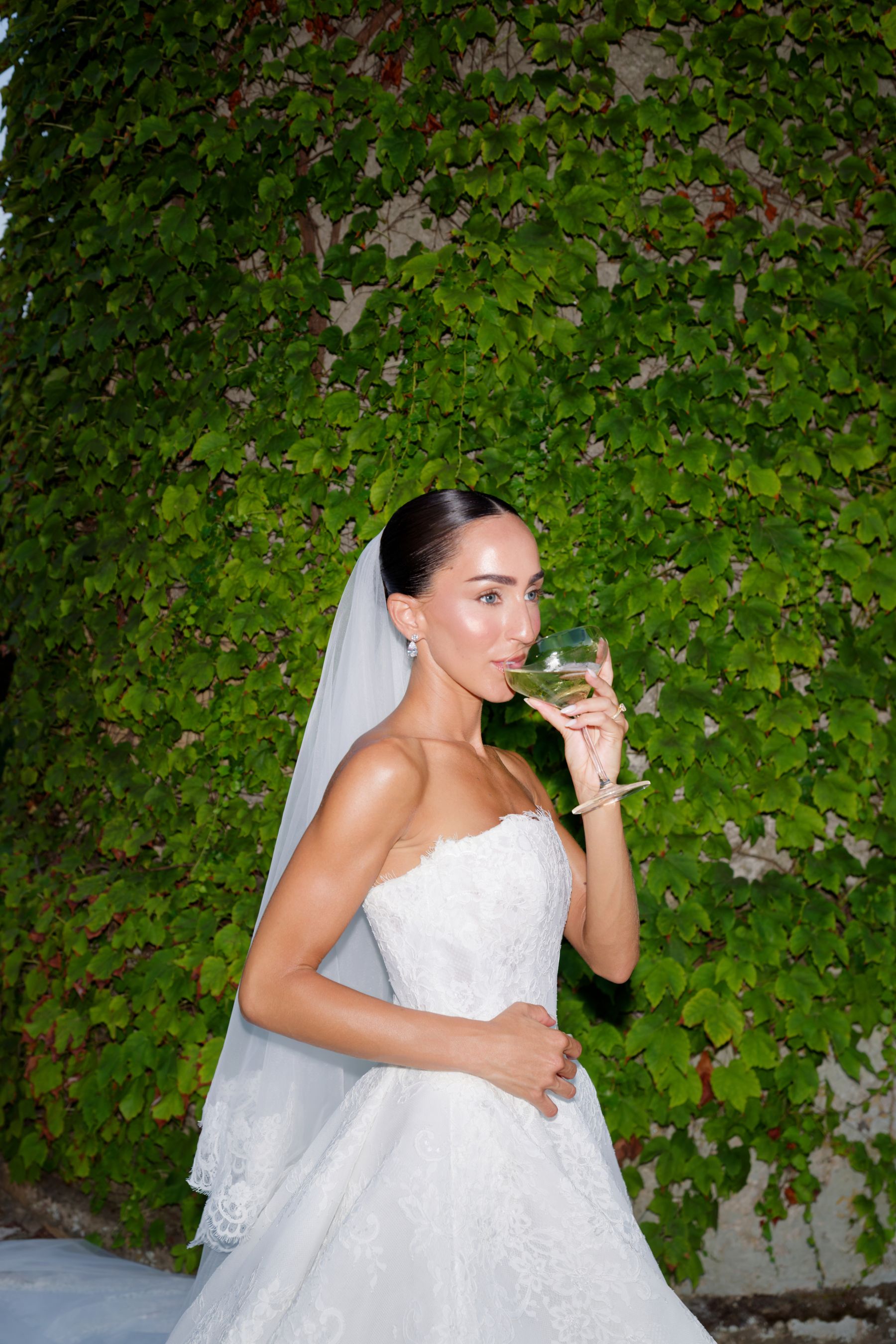 Timeless Elegance and a Surprise Opera Singer: Hana &amp; Benjamin's Wedding in Puglia photo