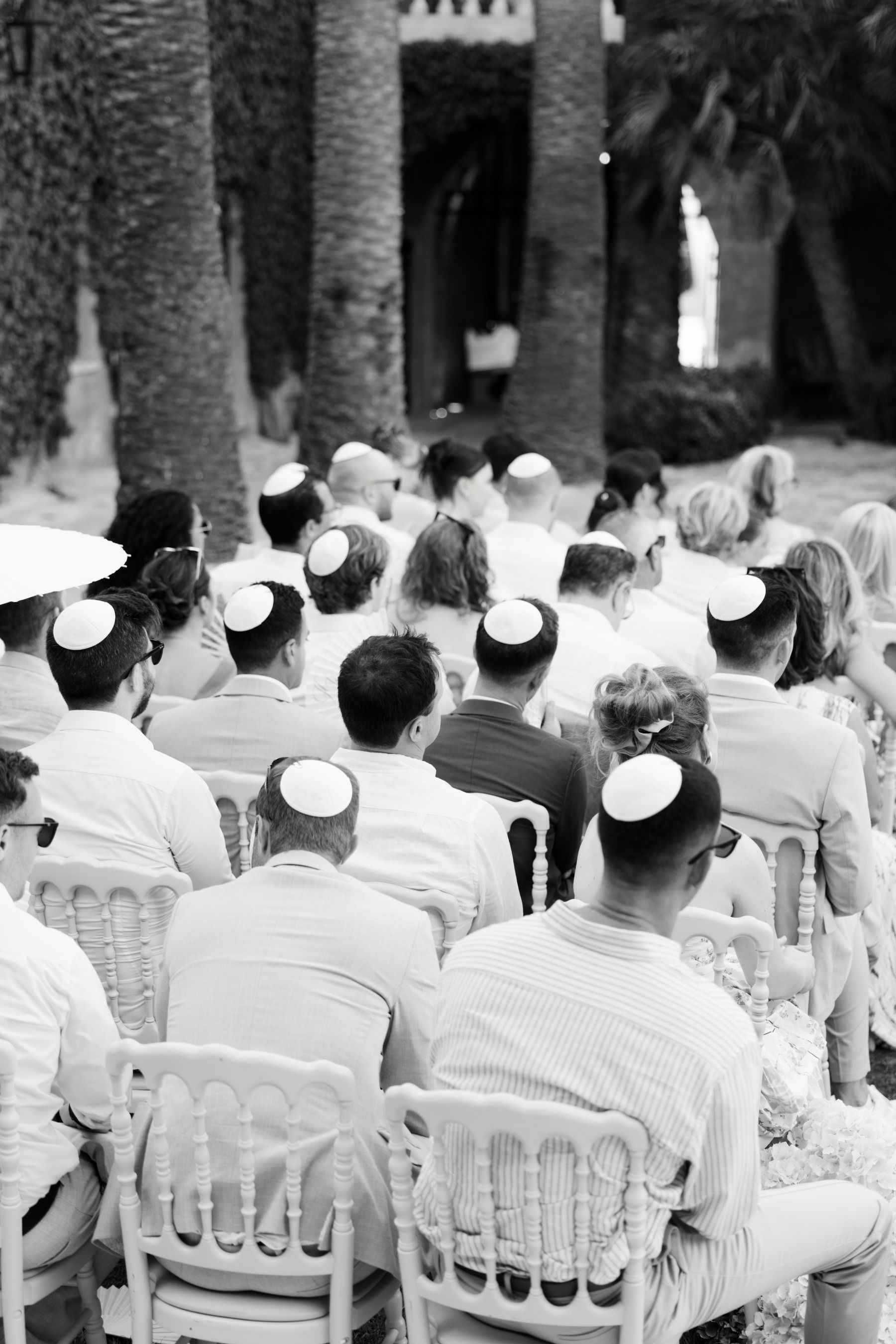 Timeless Elegance and a Surprise Opera Singer: Hana &amp; Benjamin's Wedding in Puglia photo