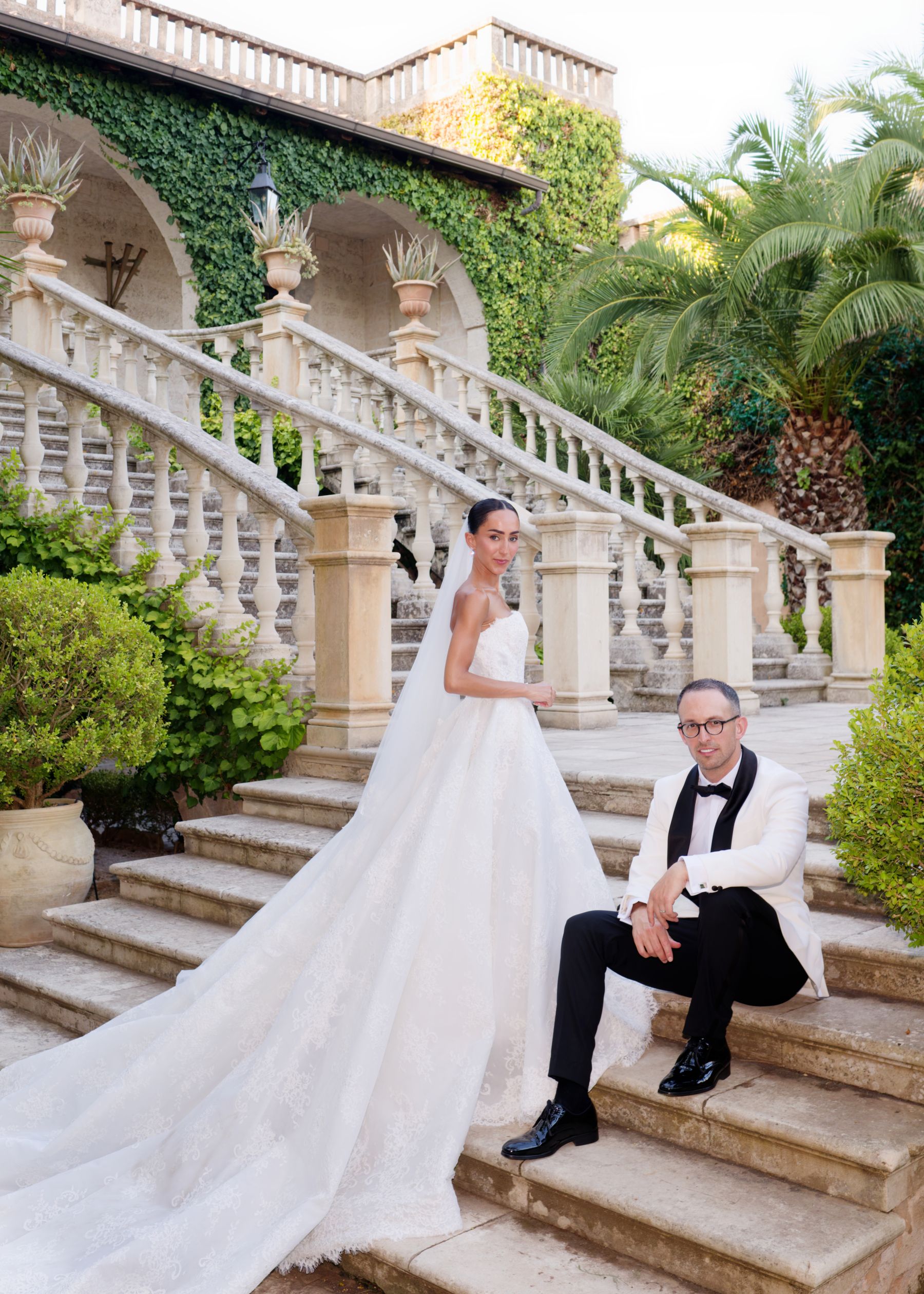 Timeless Elegance and a Surprise Opera Singer: Hana &amp; Benjamin's Wedding in Puglia photo