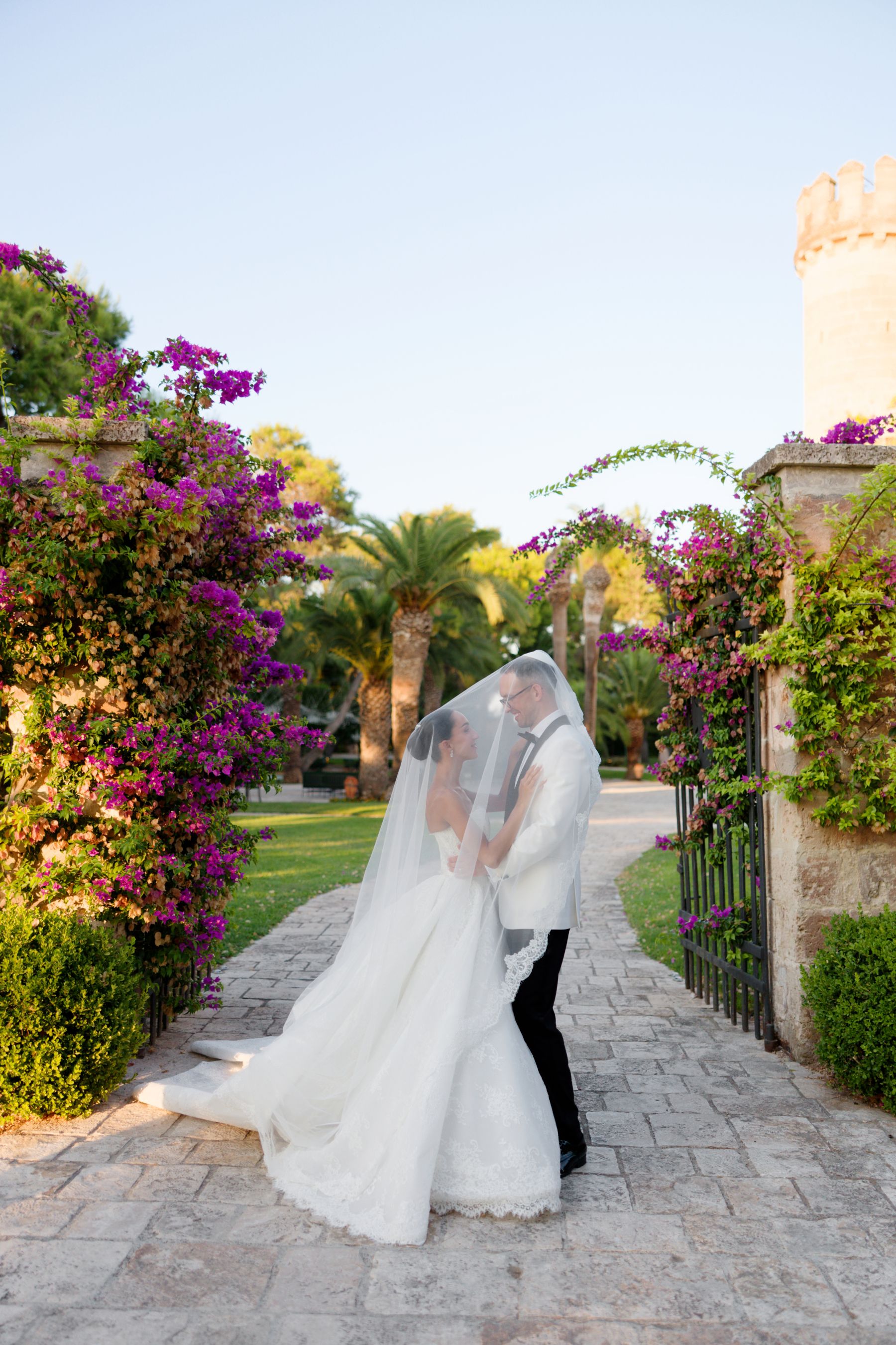 Timeless Elegance and a Surprise Opera Singer: Hana &amp; Benjamin's Wedding in Puglia photo