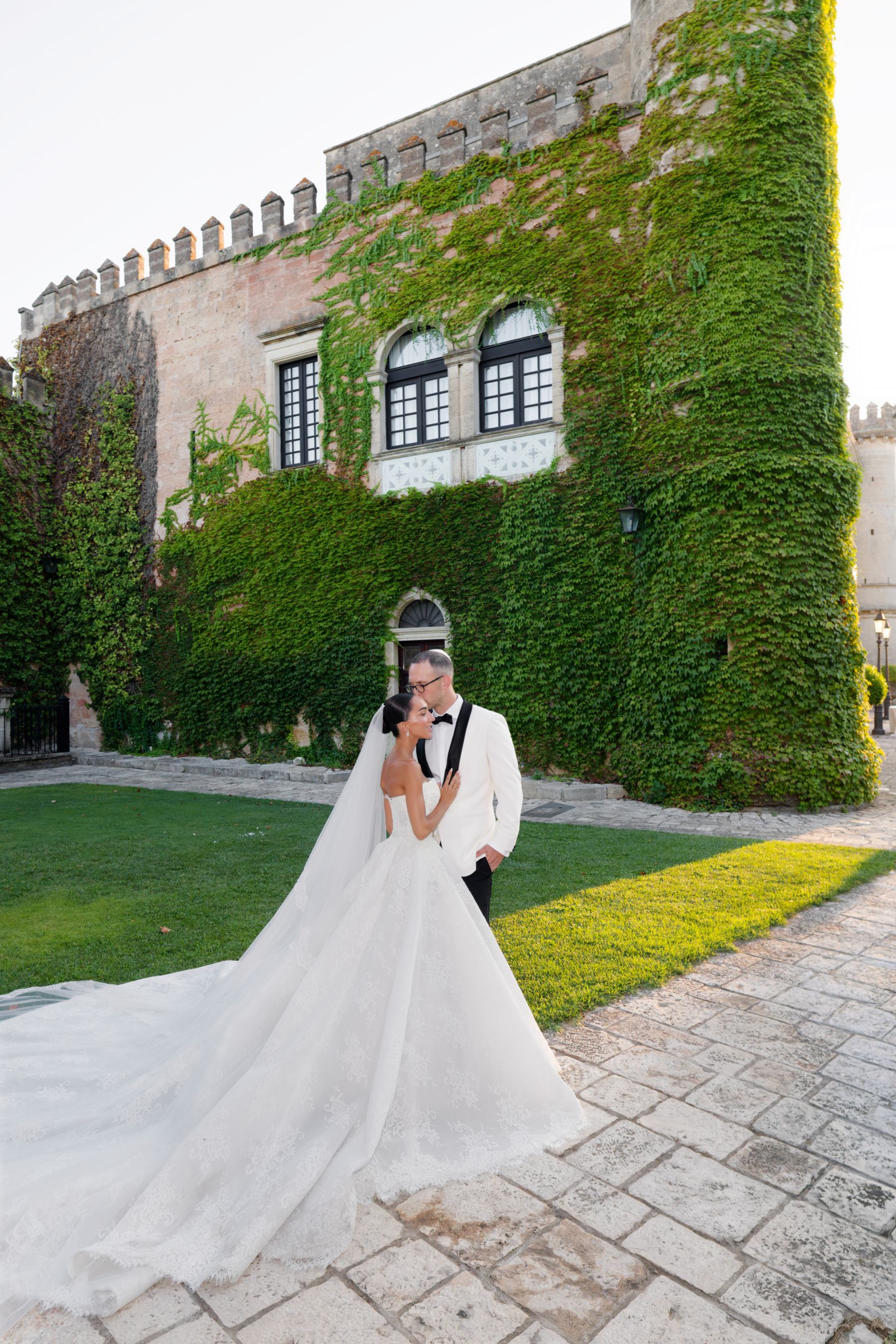 Timeless Elegance and a Surprise Opera Singer: Hana &amp; Benjamin's Wedding in Puglia photo
