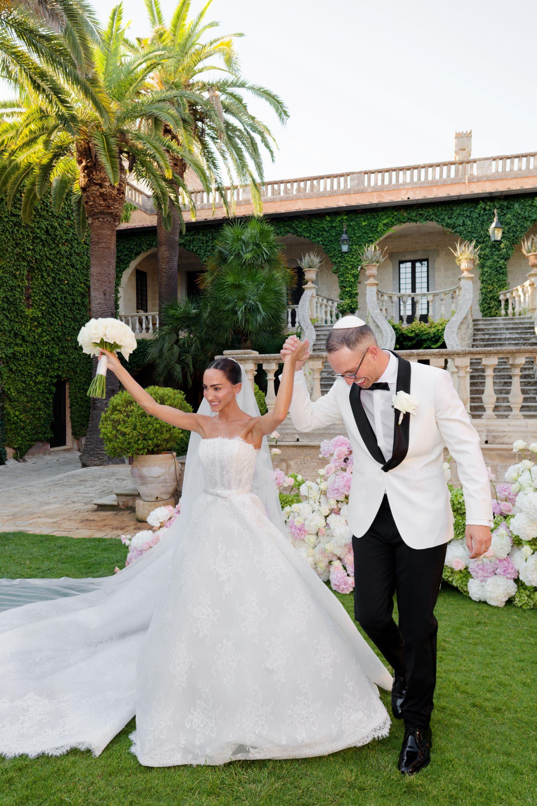 Timeless Elegance and a Surprise Opera Singer: Hana &amp; Benjamin's Wedding in Puglia photo