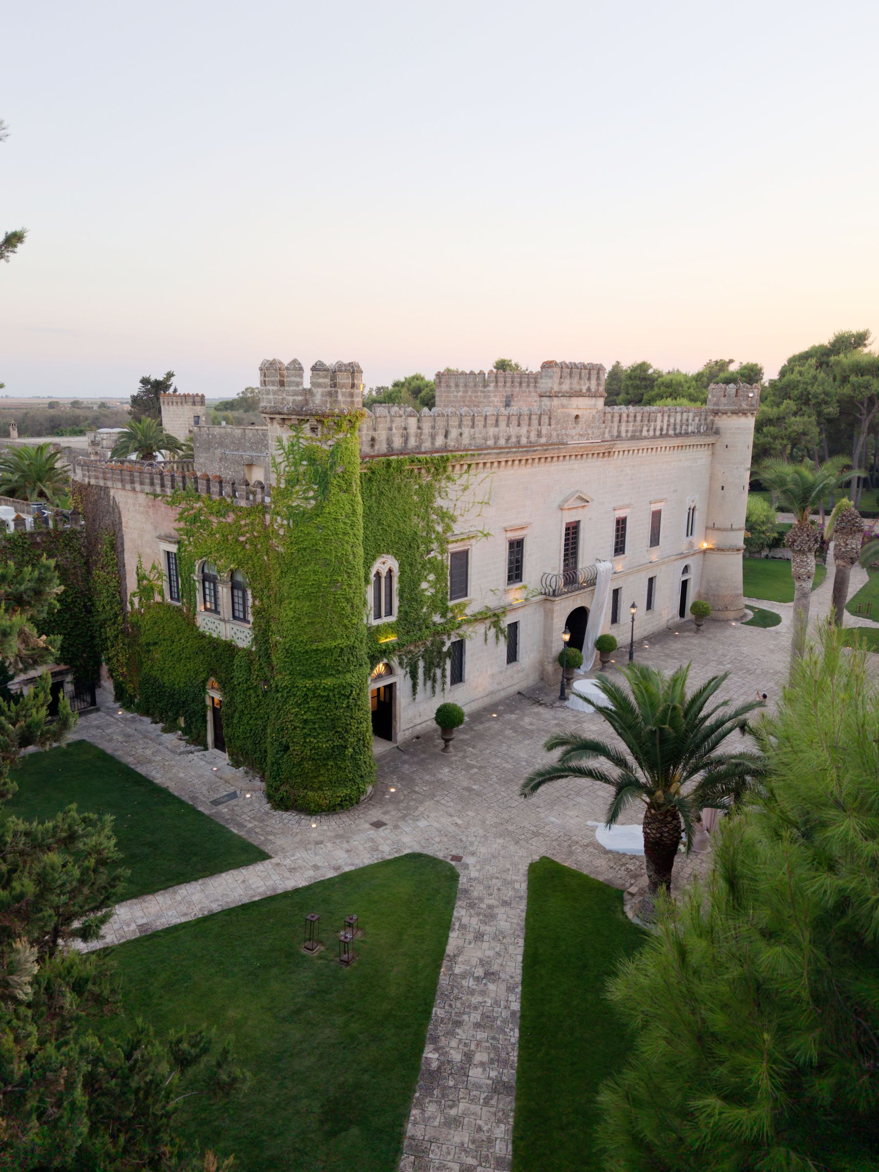 Timeless Elegance and a Surprise Opera Singer: Hana &amp; Benjamin's Wedding in Puglia photo