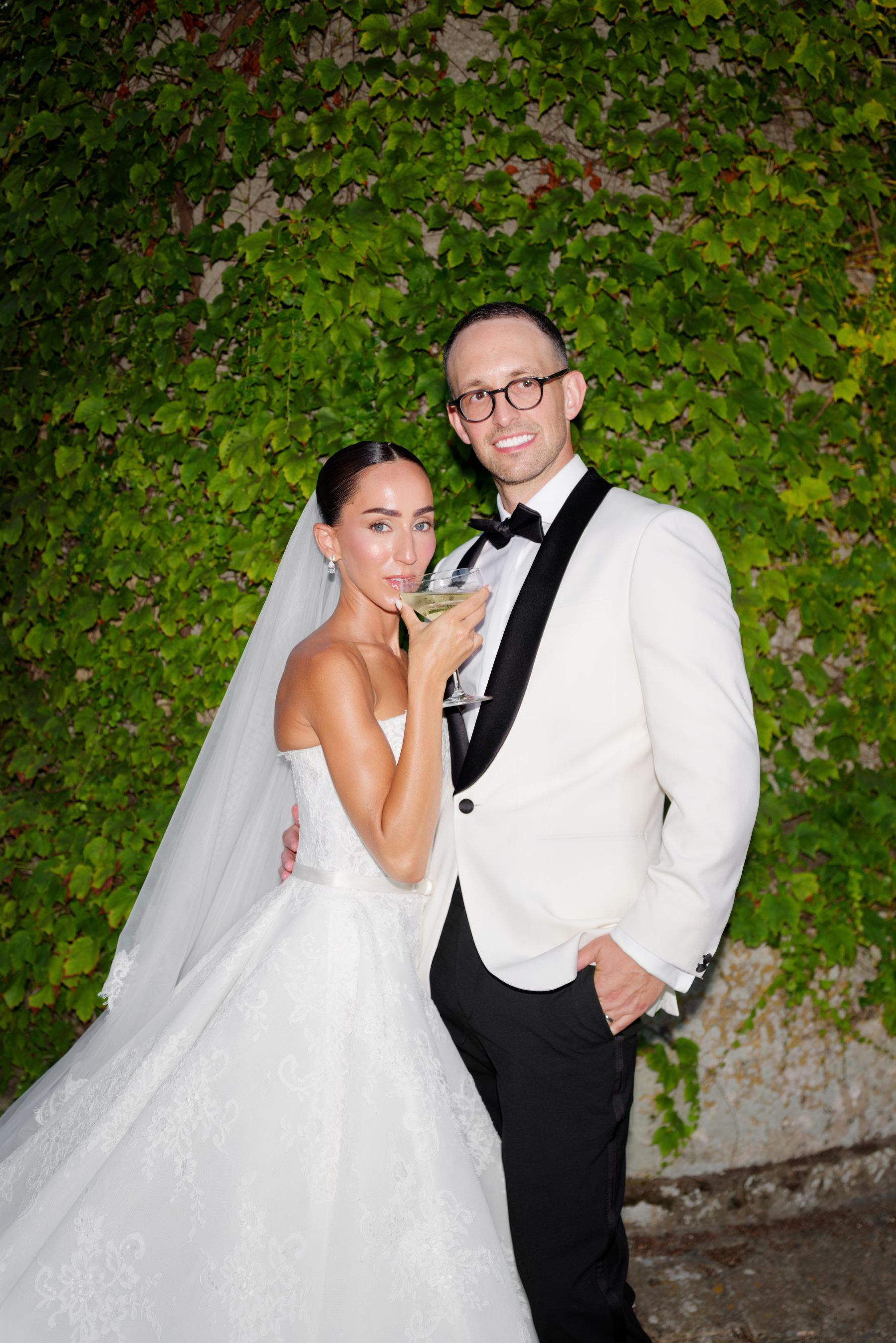 Timeless Elegance and a Surprise Opera Singer: Hana &amp; Benjamin's Wedding in Puglia photo