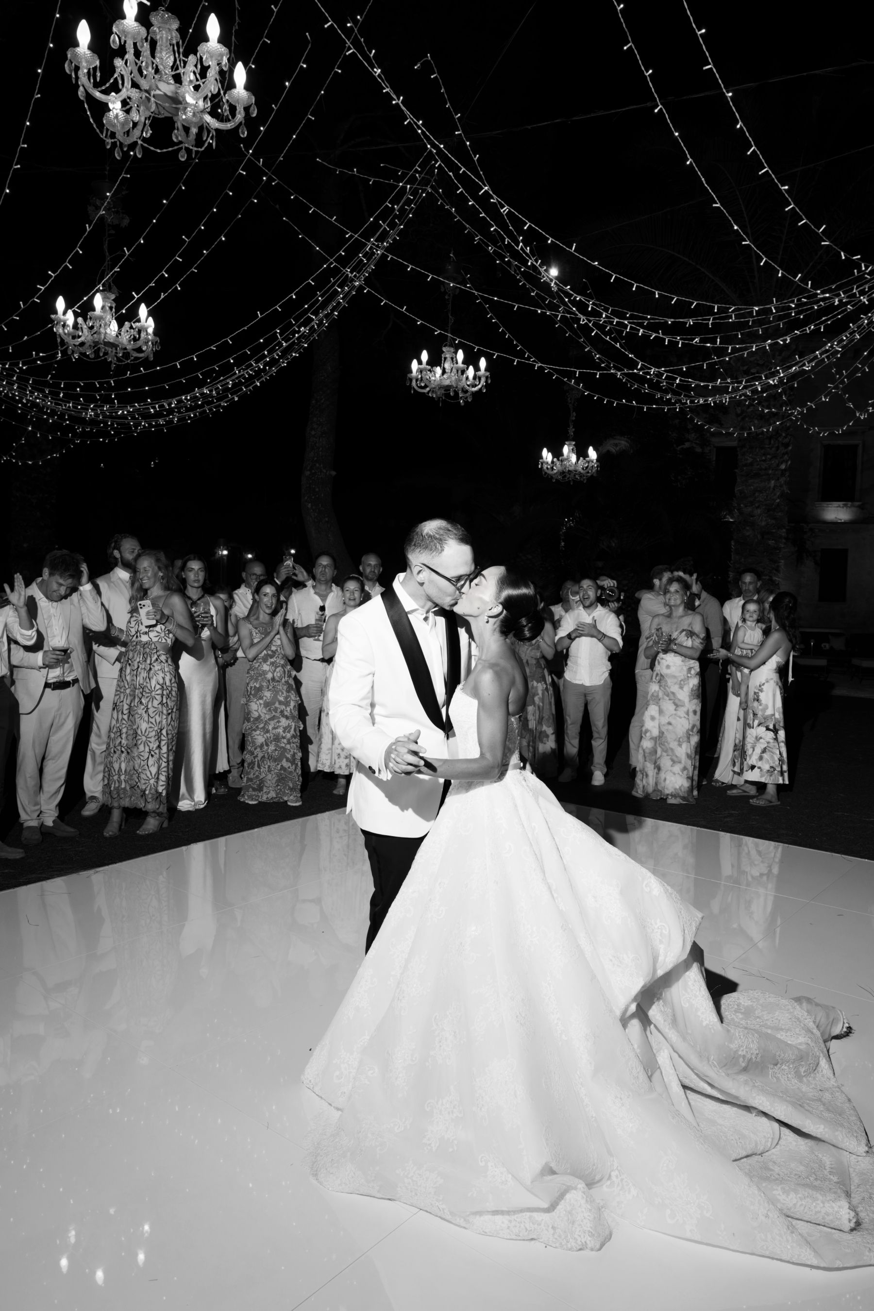 Timeless Elegance and a Surprise Opera Singer: Hana &amp; Benjamin's Wedding in Puglia photo
