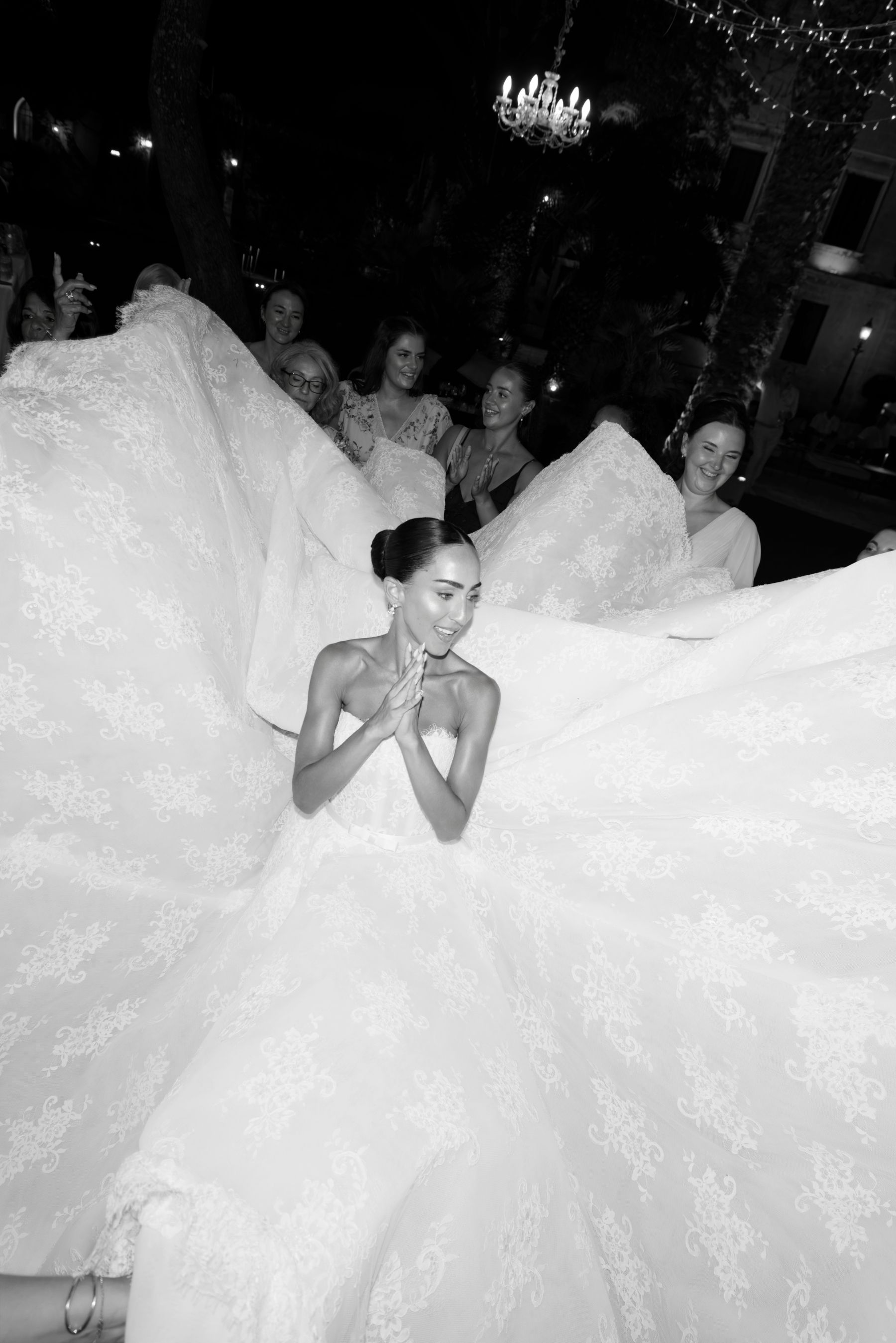 Timeless Elegance and a Surprise Opera Singer: Hana &amp; Benjamin's Wedding in Puglia photo