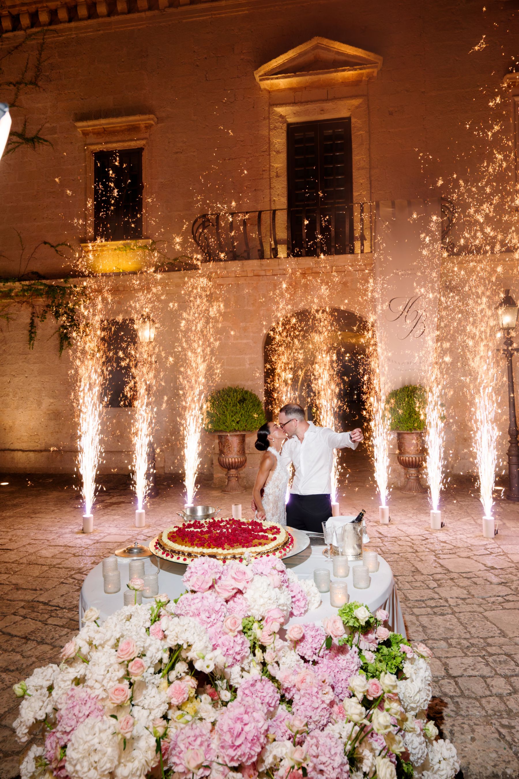 Timeless Elegance and a Surprise Opera Singer: Hana &amp; Benjamin's Wedding in Puglia photo