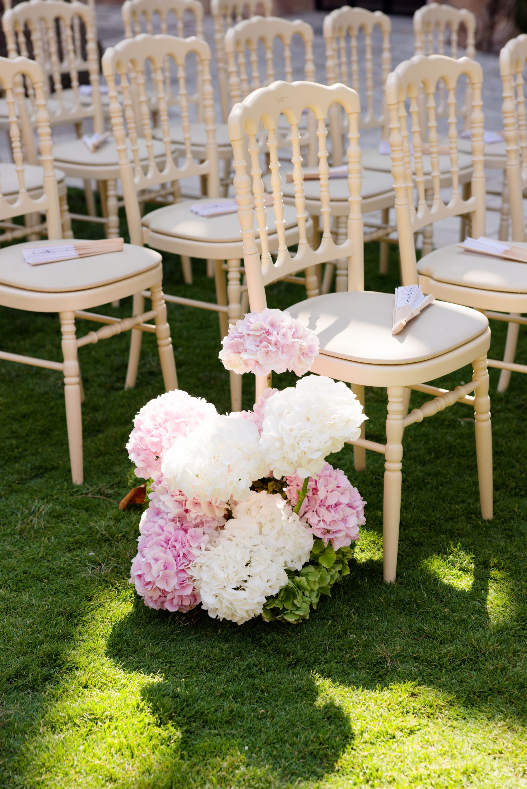Timeless Elegance and a Surprise Opera Singer: Hana &amp; Benjamin's Wedding in Puglia photo
