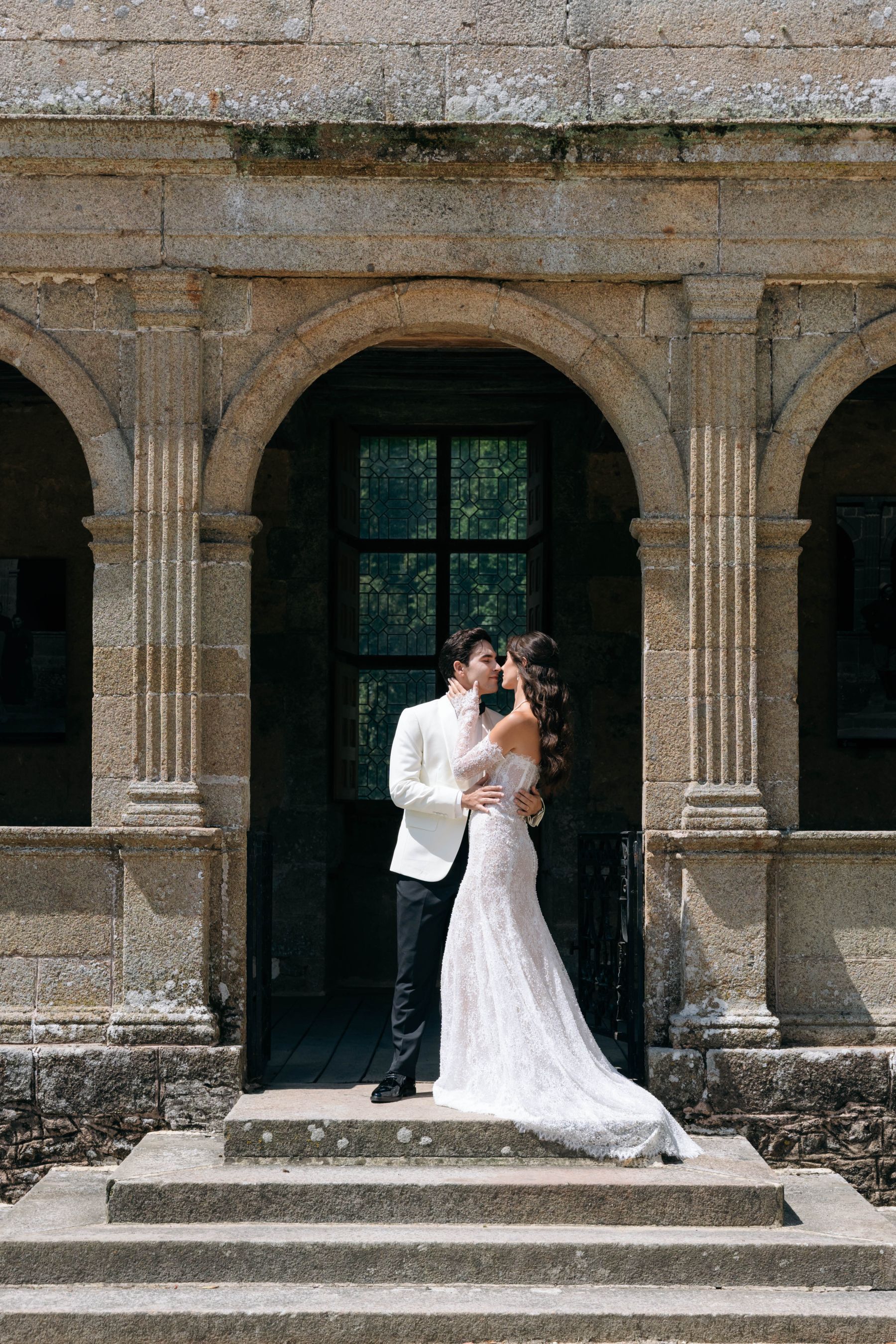 35 Countries, Four Cats and One Medieval Château: Şeyma &amp; Valérian's Wedding at Château du Rocher Portail photo