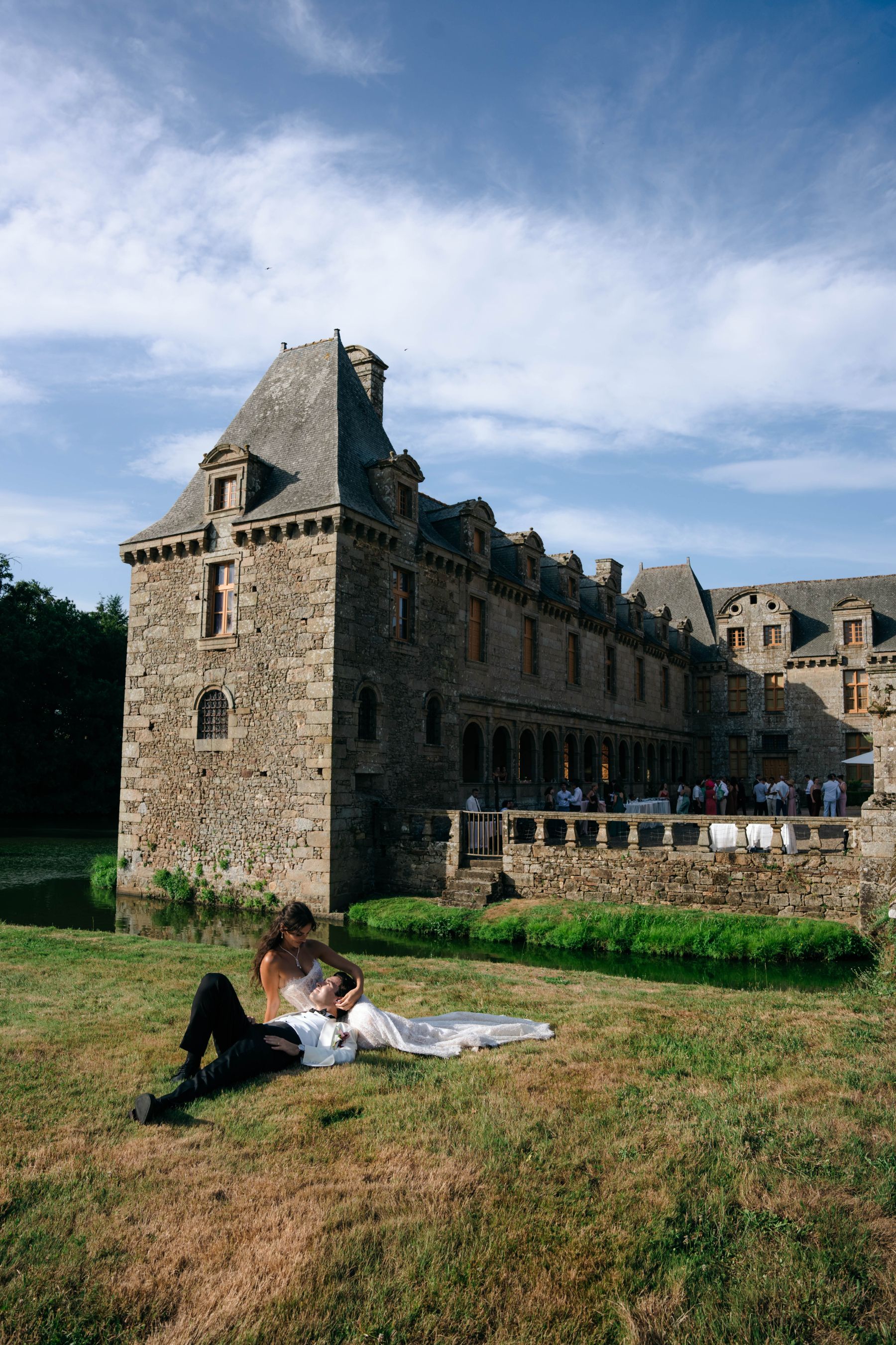 35 Countries, Four Cats and One Medieval Château: Şeyma &amp; Valérian's Wedding at Château du Rocher Portail photo