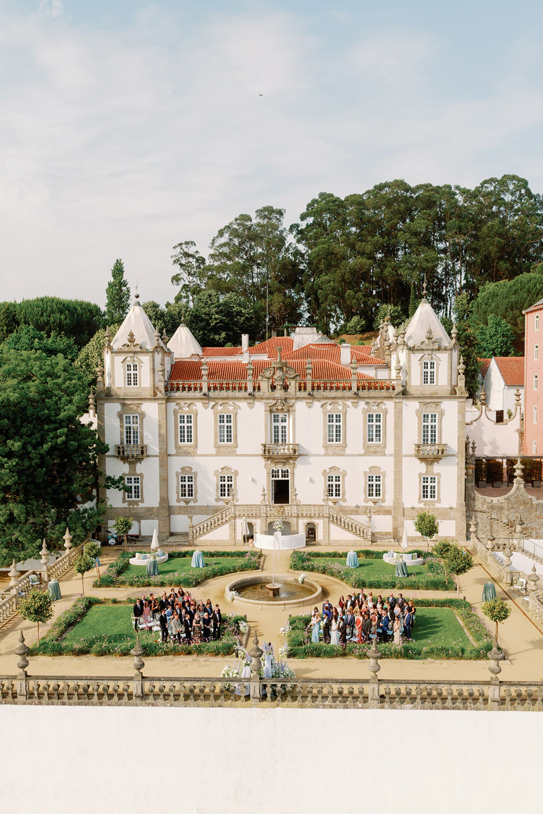 No Cake, All Fireworks: Hannah &amp; James's Wedding at Pestana Palácio do Freixo photo