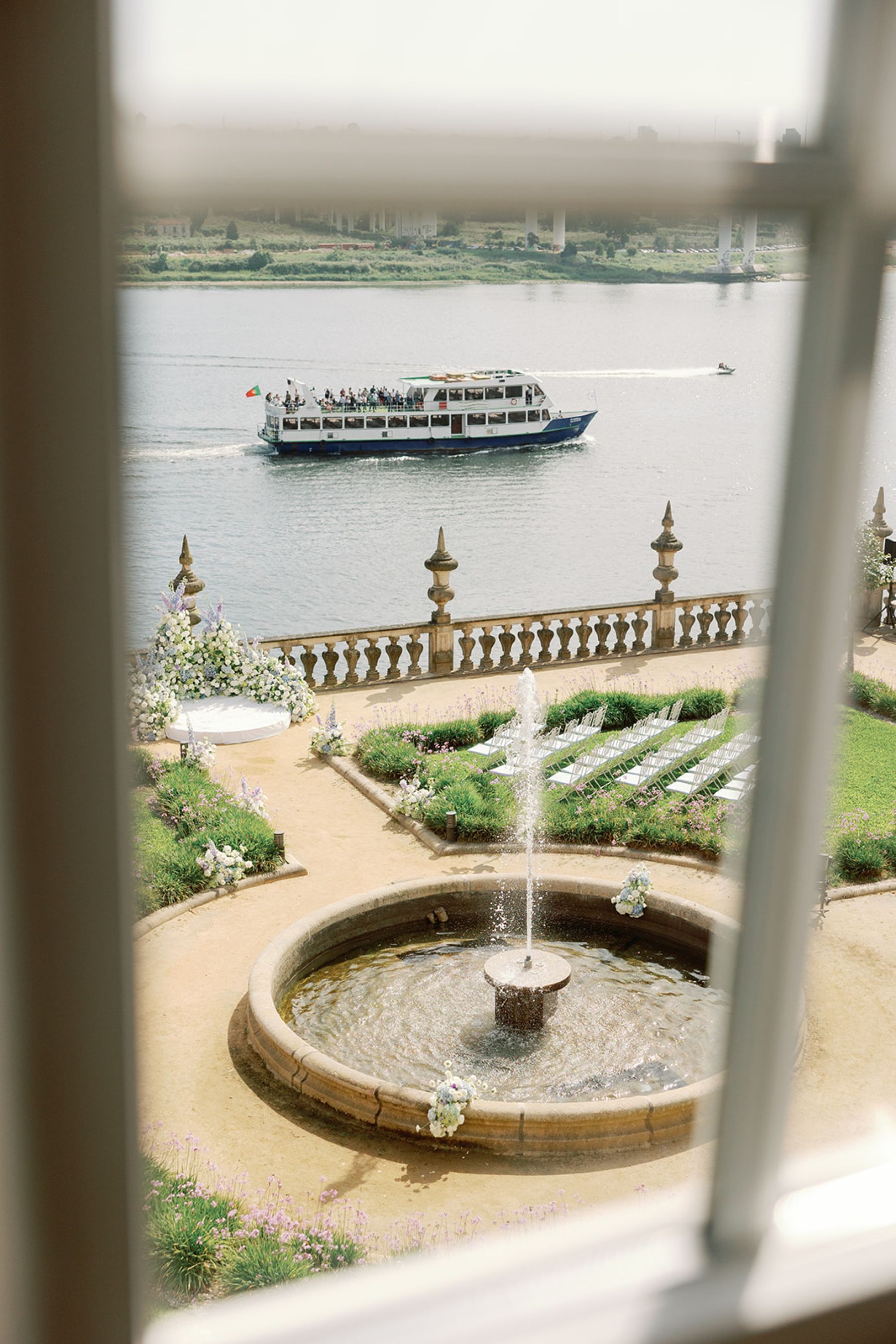 No Cake, All Fireworks: Hannah &amp; James's Wedding at Pestana Palácio do Freixo photo