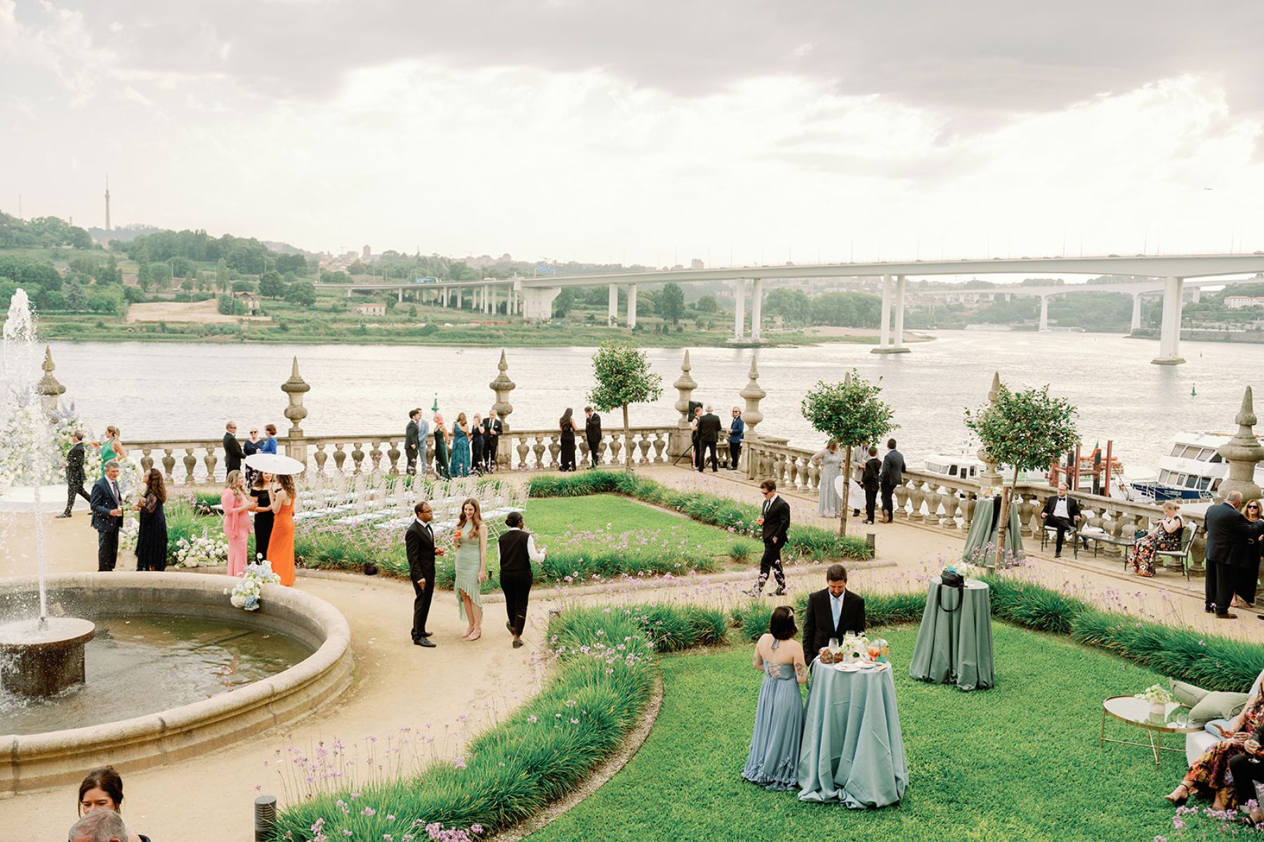 No Cake, All Fireworks: Hannah &amp; James's Wedding at Pestana Palácio do Freixo photo