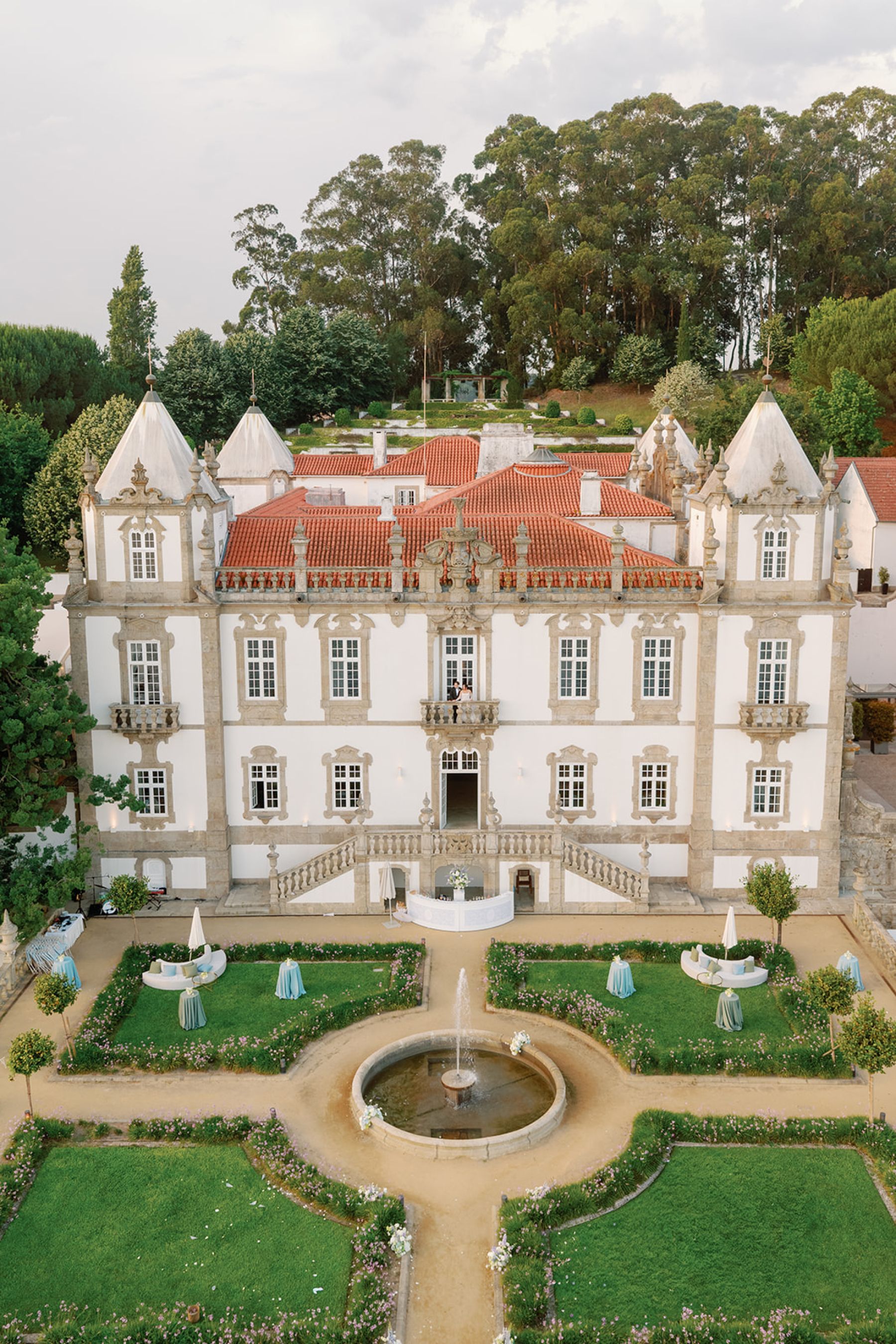 No Cake, All Fireworks: Hannah &amp; James's Wedding at Pestana Palácio do Freixo photo