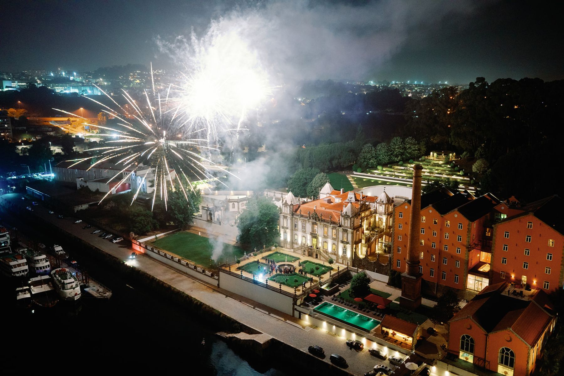 No Cake, All Fireworks: Hannah &amp; James's Wedding at Pestana Palácio do Freixo photo