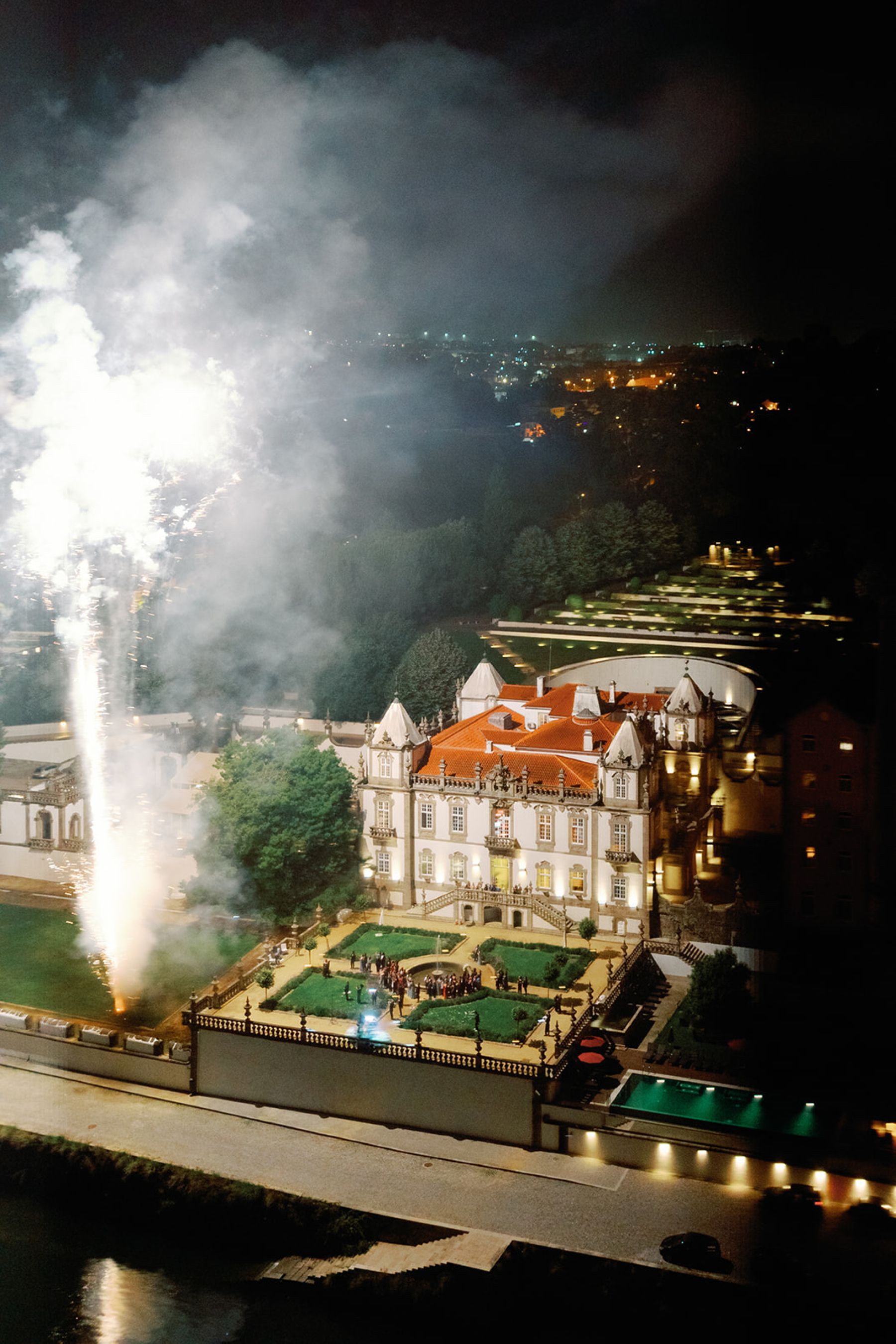 No Cake, All Fireworks: Hannah &amp; James's Wedding at Pestana Palácio do Freixo photo