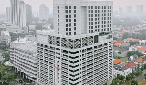 Whiz Luxe Hotel Spazio Surabaya