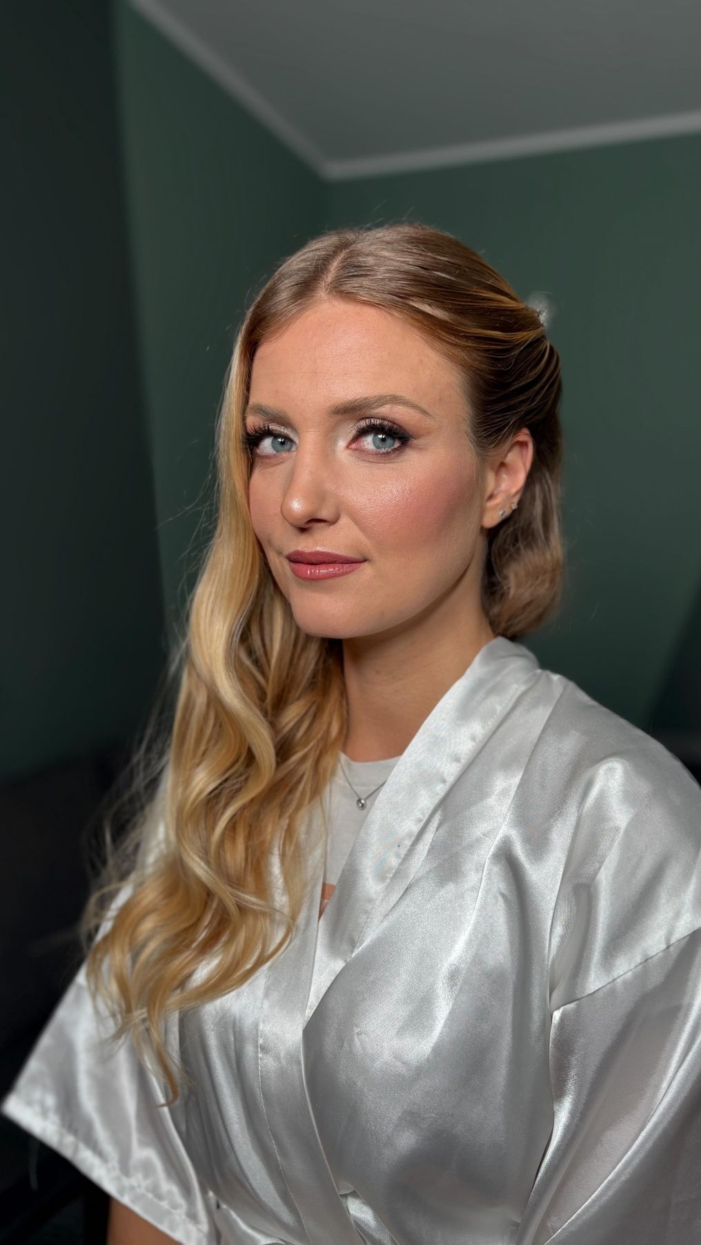 Laura Total Bridal Makeup Artist photo