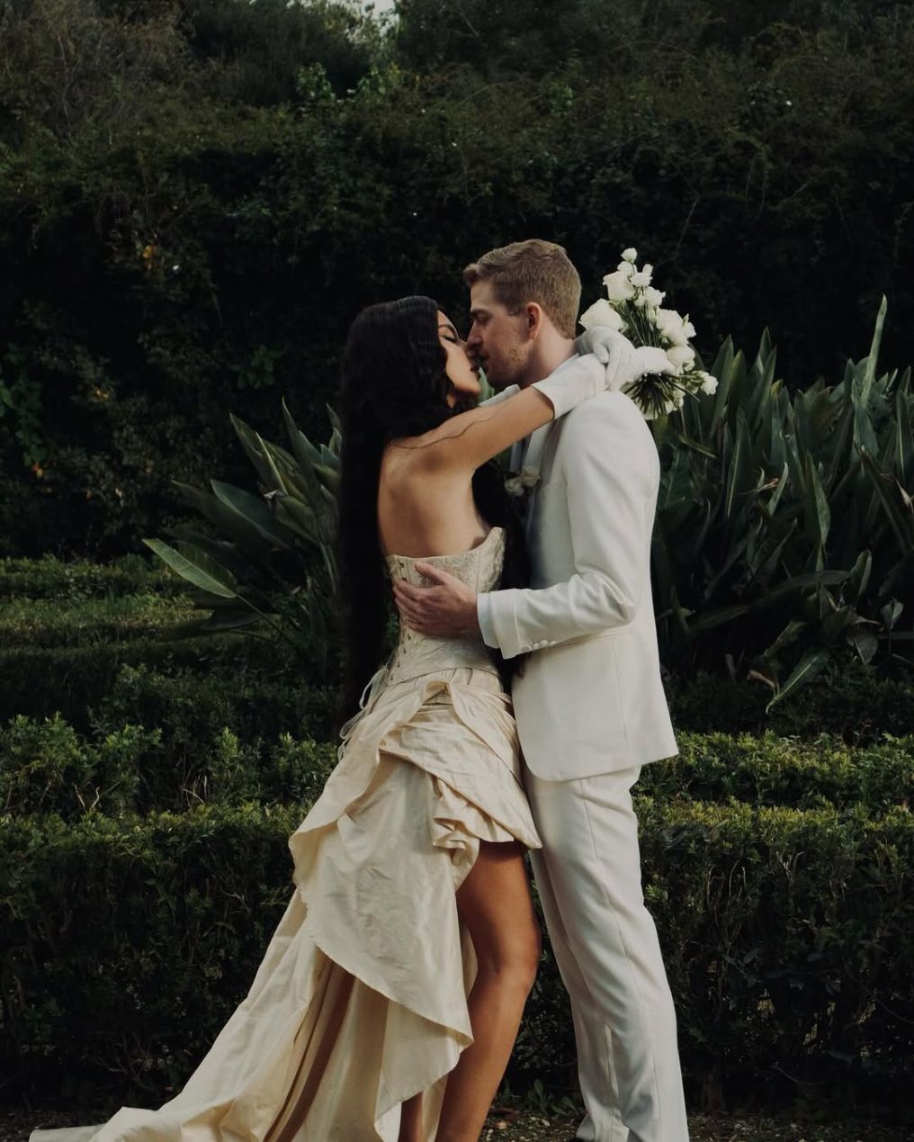 Content For Brides Content Creator photo