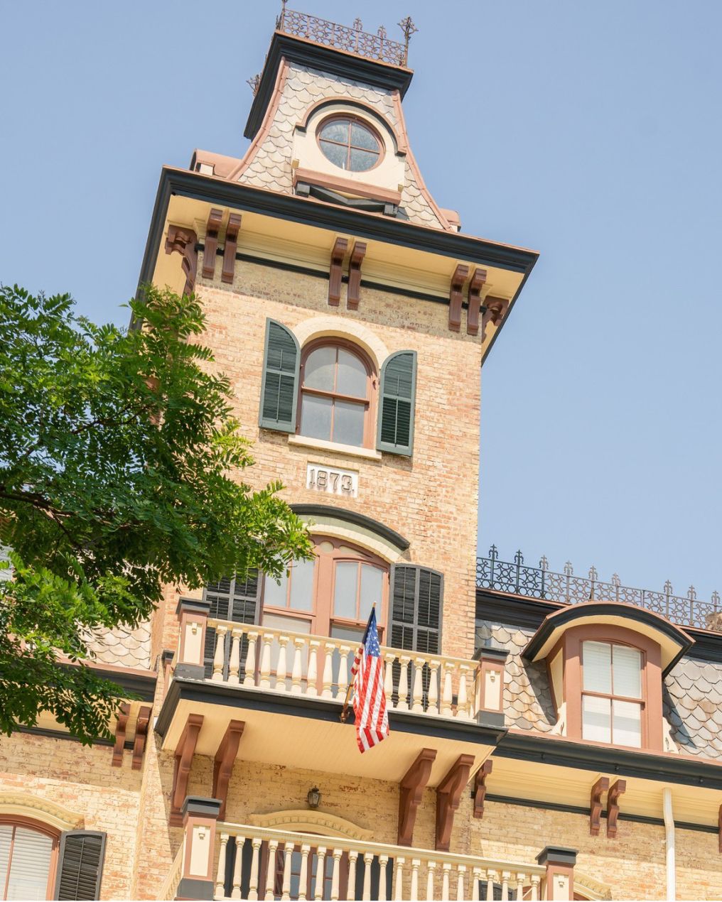 Hutton Brickyards Riverfront Hotel