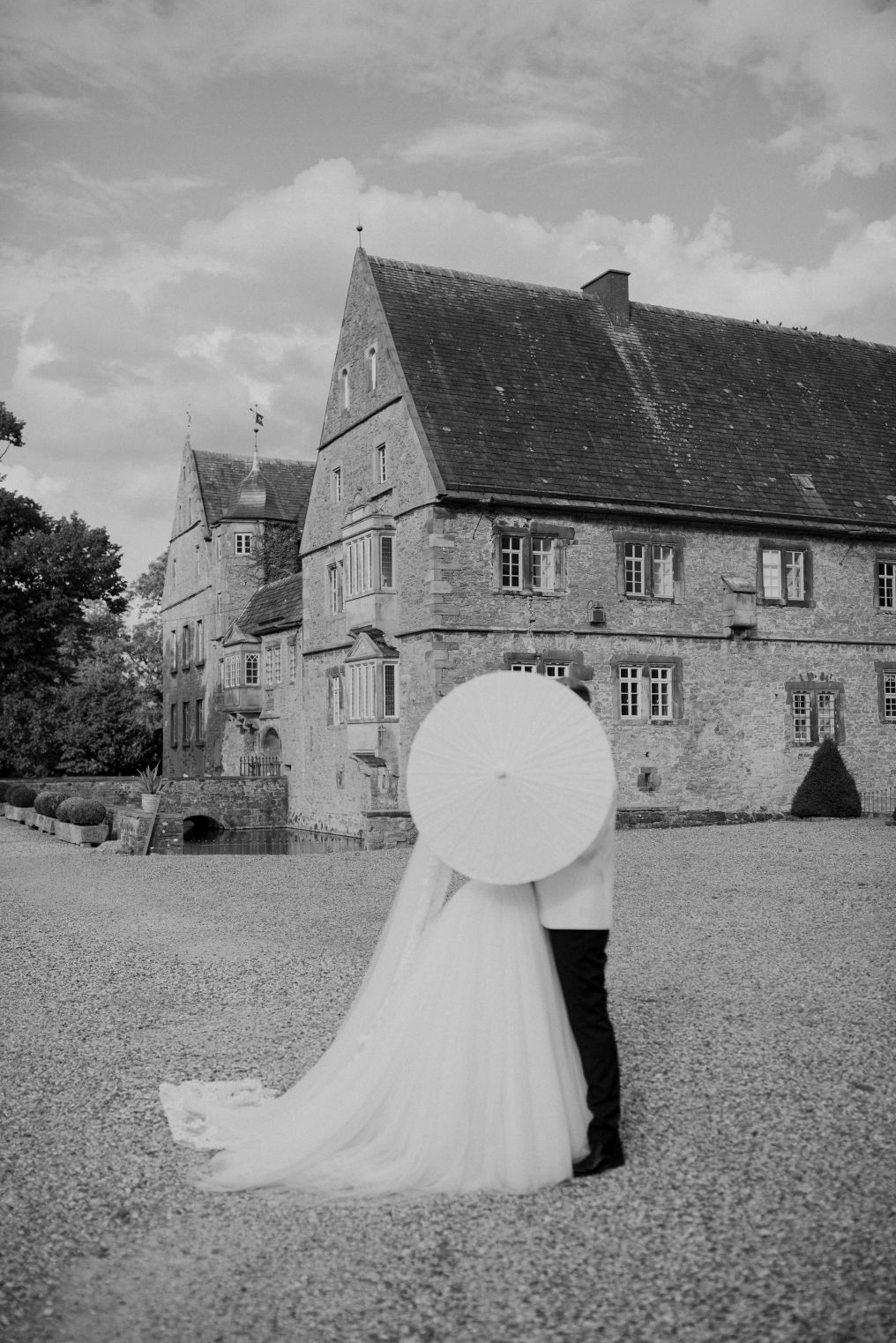 LAURA TRAPP - Weddings & Events Planner photo
