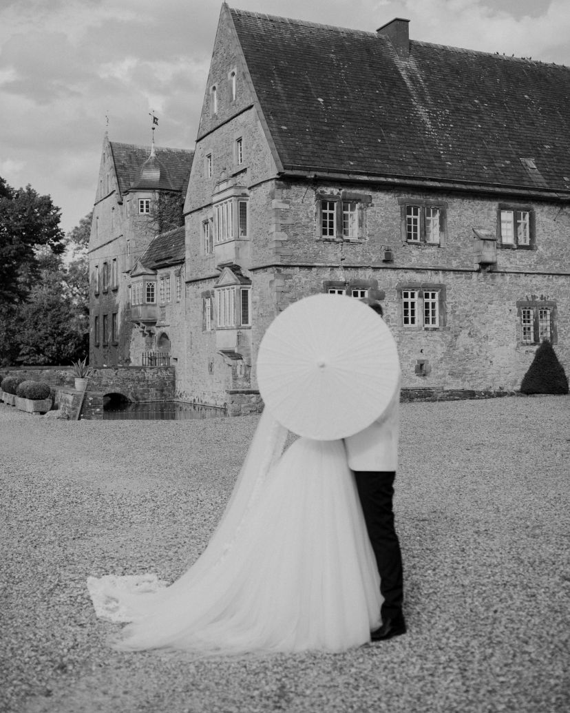LAURA TRAPP - Weddings & Events Planner
