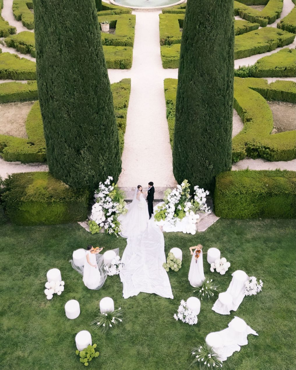 La Blonde et Le Barbu Florist photo